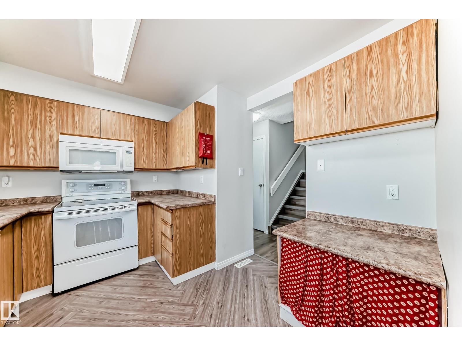 Photo 8 of 38 1415 62 St Nw, Edmonton AB