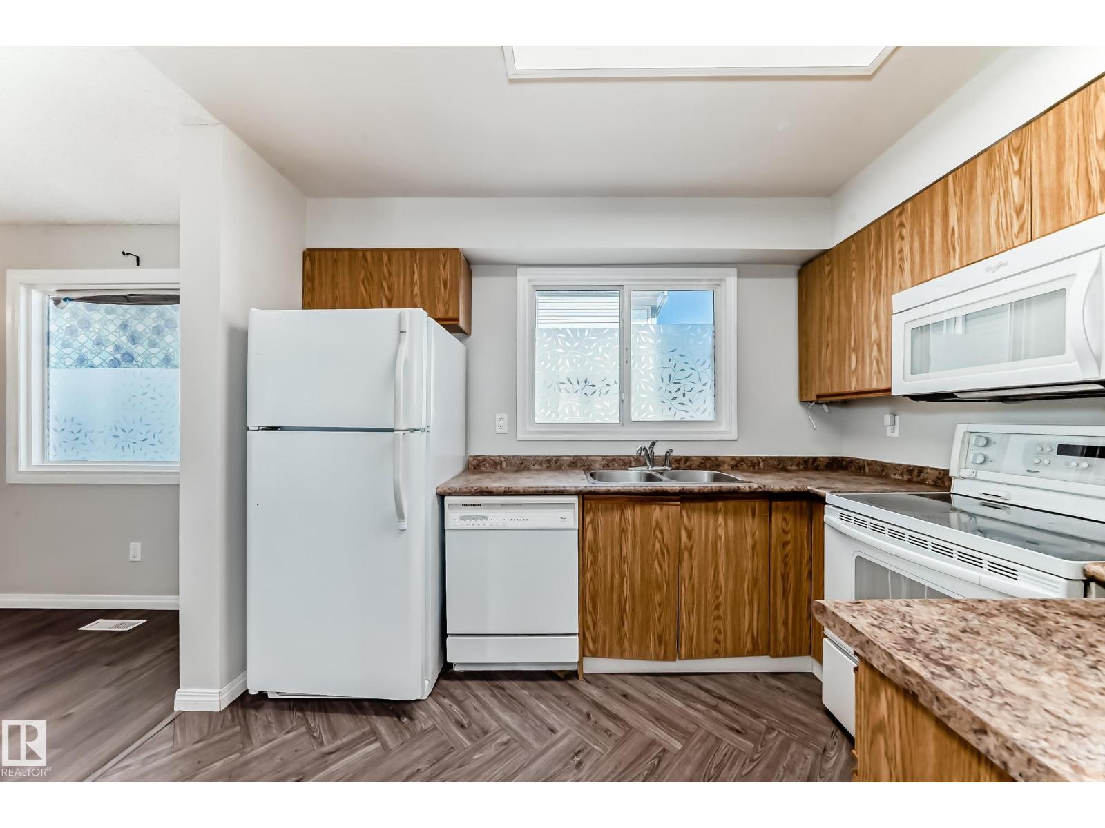 Photo 9 of 38 1415 62 St Nw, Edmonton AB