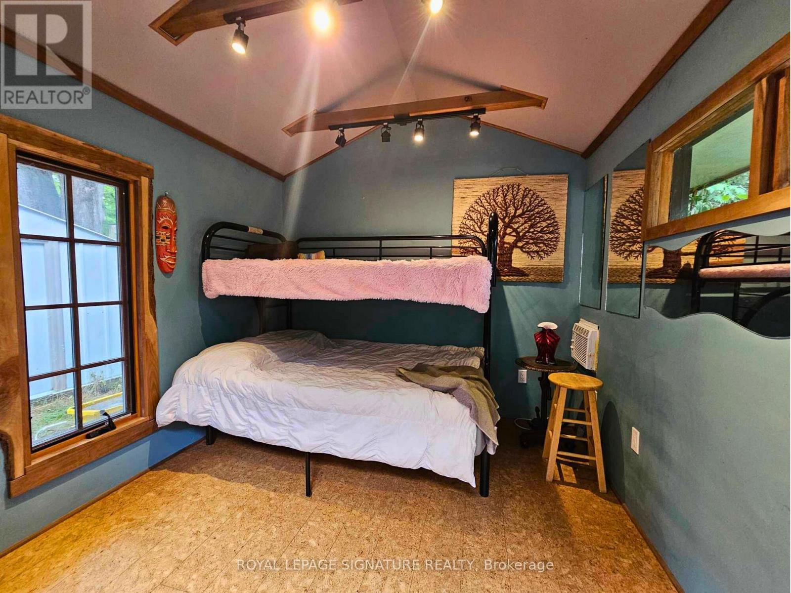 Photo 7 of 425 Norfolk Street S, Norfolk ON