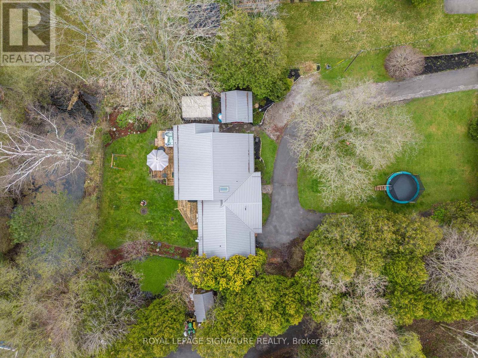 Photo 25 of 425 Norfolk Street S, Norfolk ON