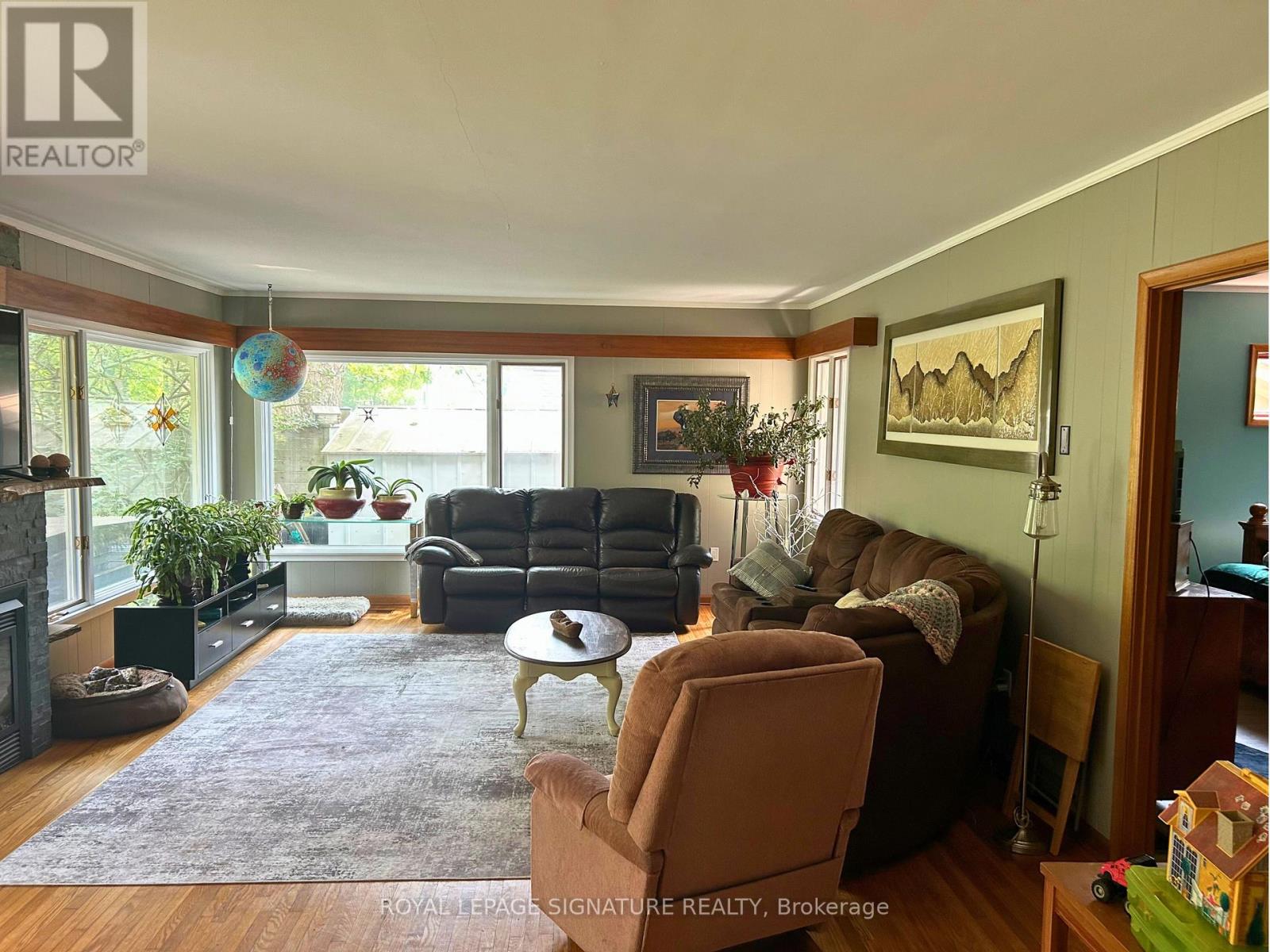 Photo 40 of 425 Norfolk Street S, Norfolk ON