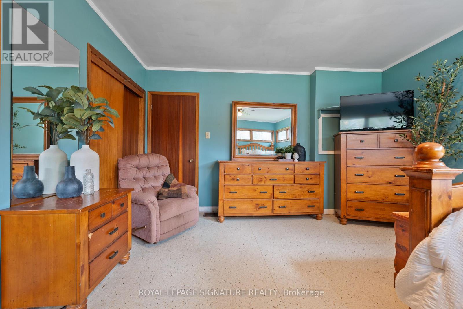Photo 38 of 425 Norfolk Street S, Norfolk ON