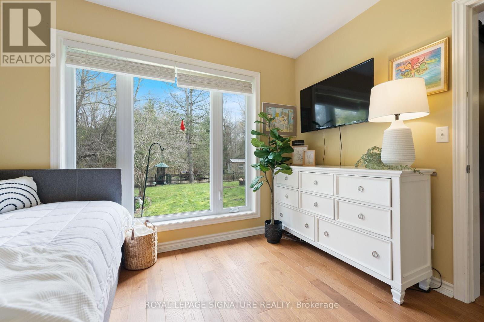 Photo 24 of 425 Norfolk Street S, Norfolk ON