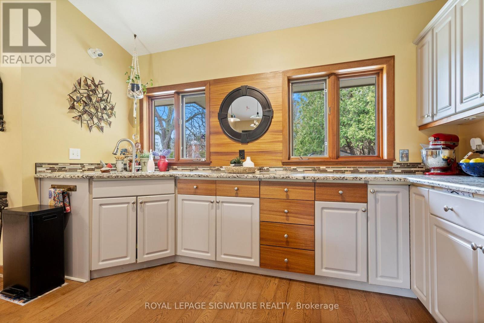 Photo 2 of 425 Norfolk Street S, Norfolk ON