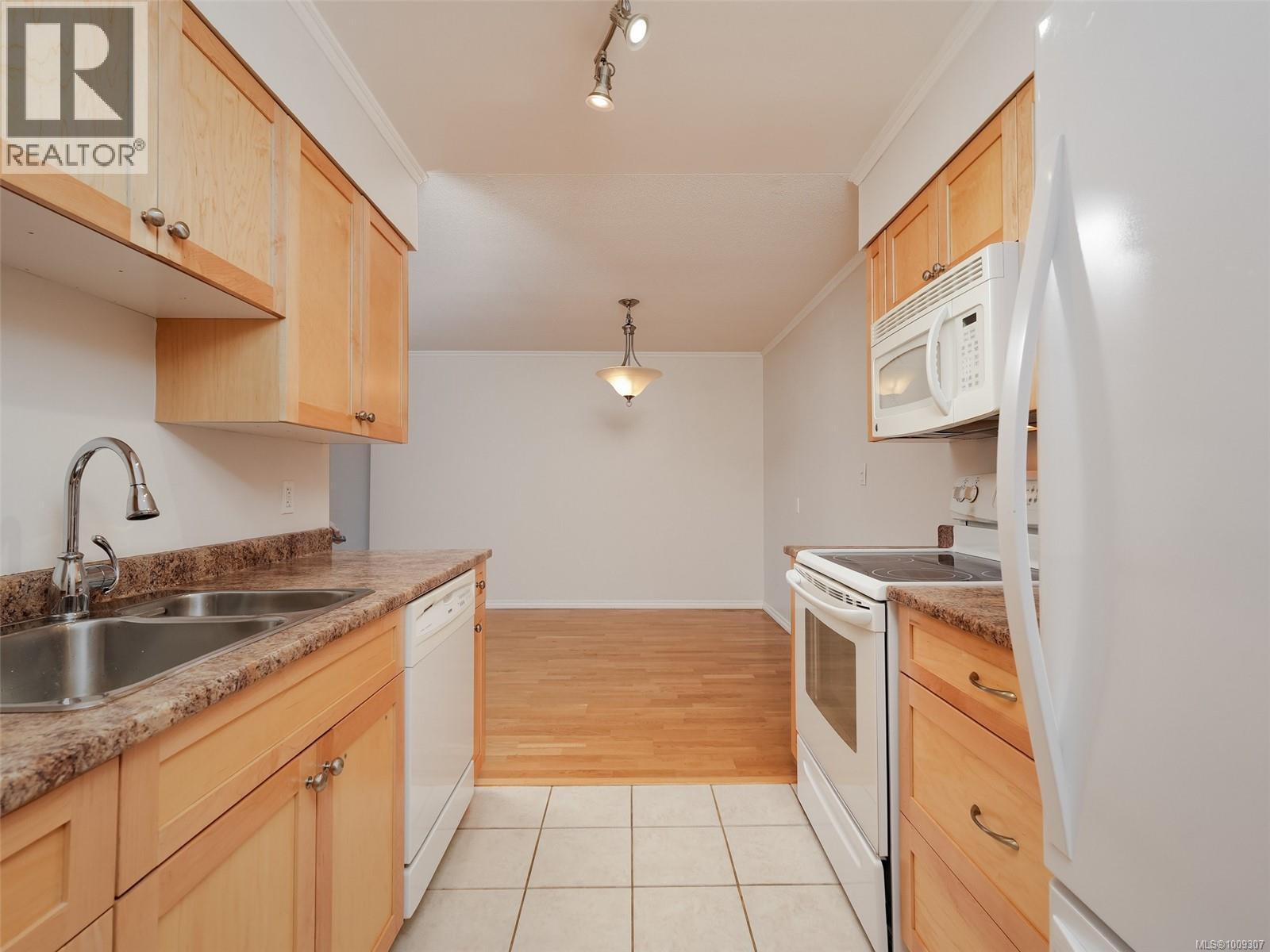Photo 10 of 308 9560 Fifth St, Sidney BC