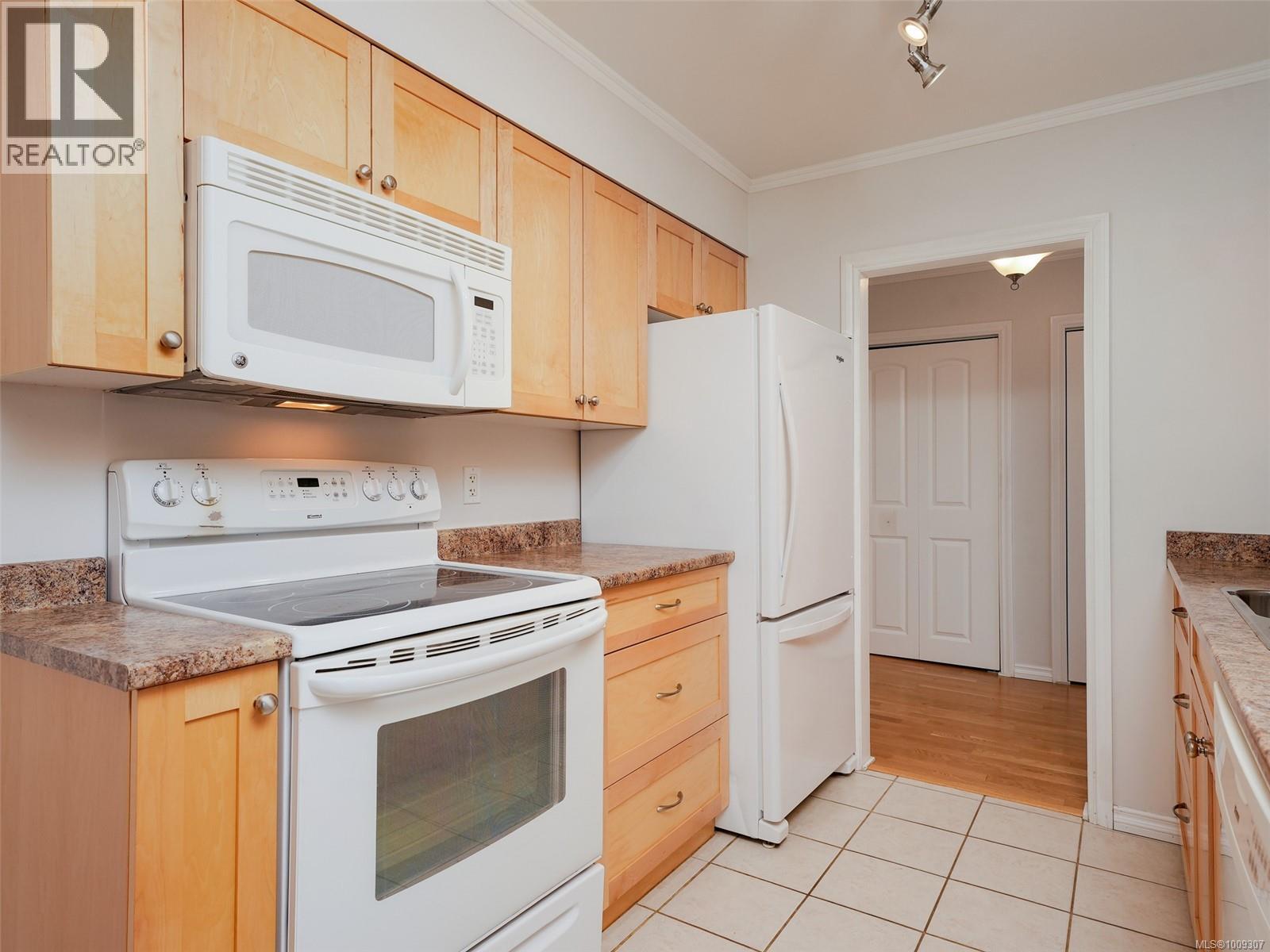 Photo 12 of 308 9560 Fifth St, Sidney BC