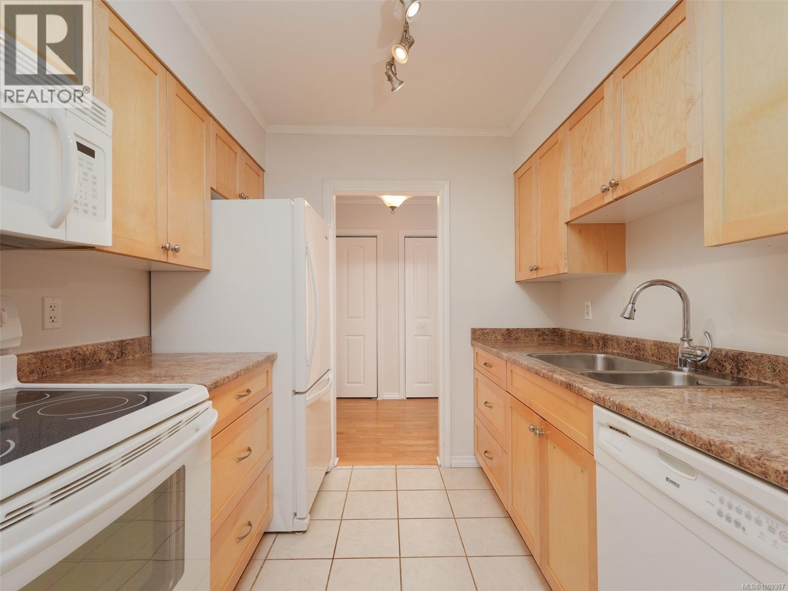 Photo 9 of 308 9560 Fifth St, Sidney BC
