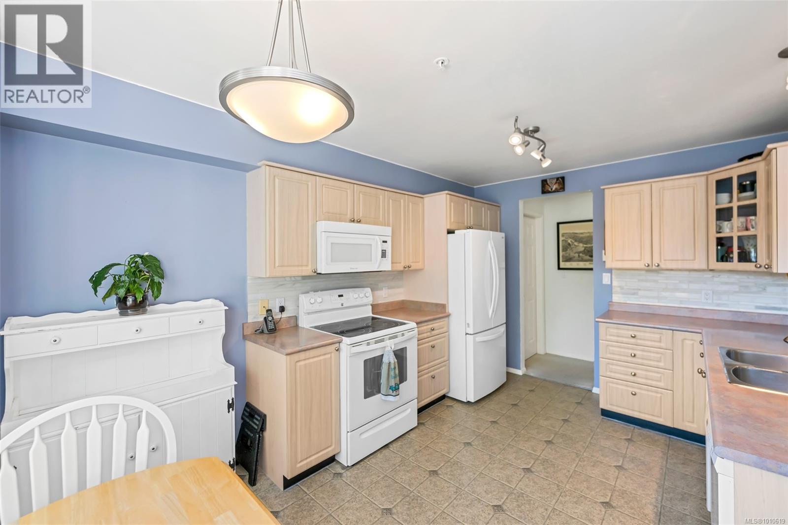 Photo 2 of 204 1240 Verdier Ave, Central Saanich BC