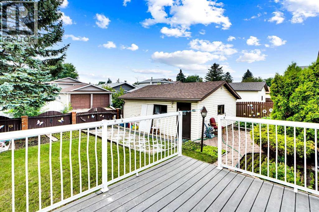 Single Family House 4 Level for Sale in  Rundlemere Road NE Rundle Calgary 