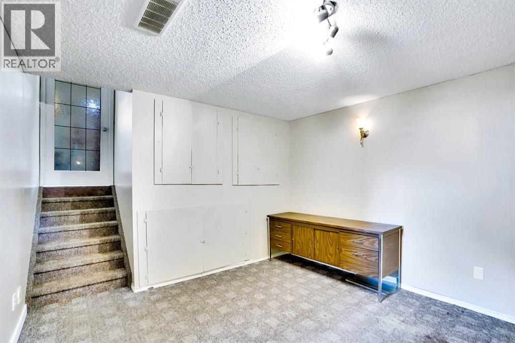 Single Family House 4 Level for Sale in  Rundlemere Road NE Rundle Calgary 