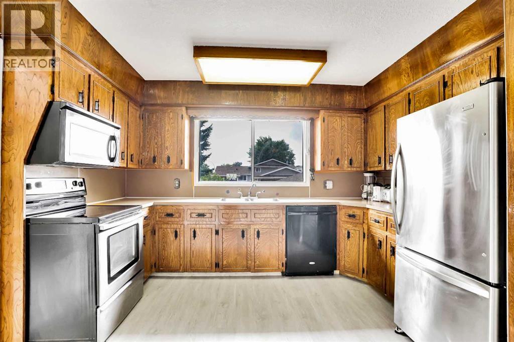Single Family House 4 Level for Sale in  Rundlemere Road NE Rundle Calgary 