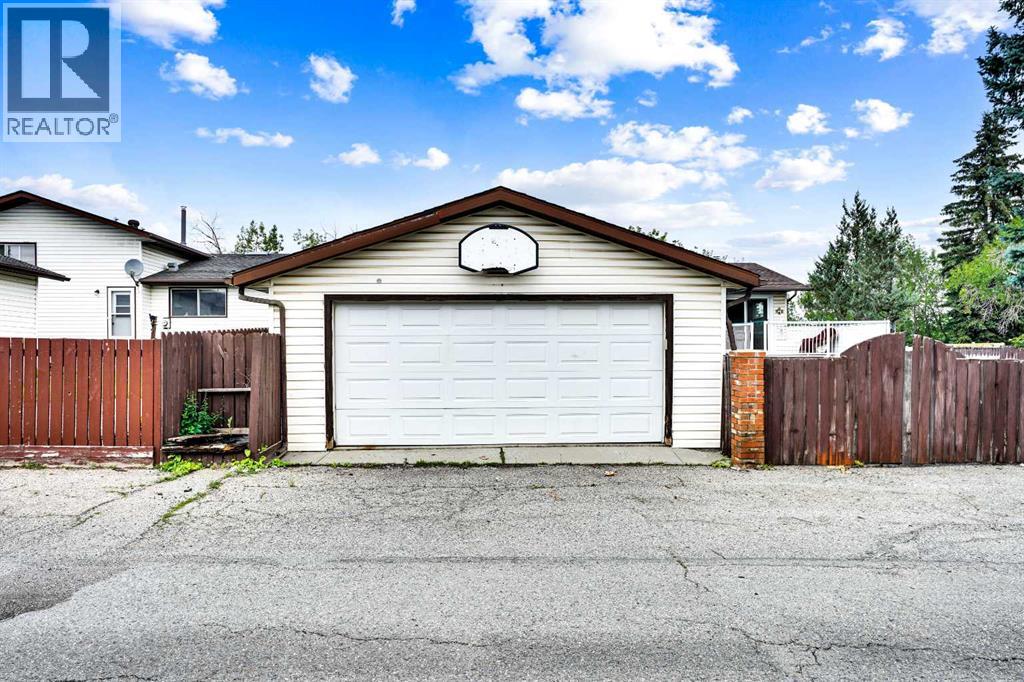 Single Family House 4 Level for Sale in  Rundlemere Road NE Rundle Calgary 