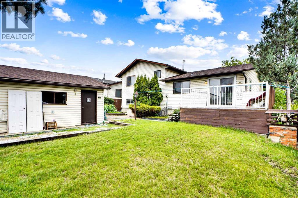 Single Family House 4 Level for Sale in  Rundlemere Road NE Rundle Calgary 