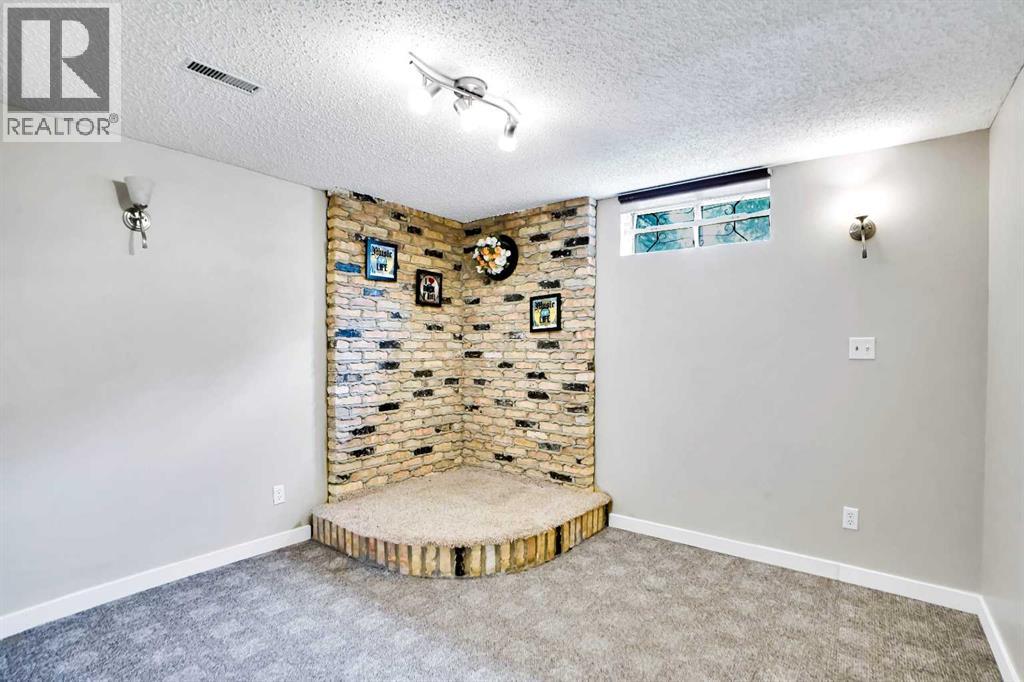 Single Family House 4 Level for Sale in  Rundlemere Road NE Rundle Calgary 