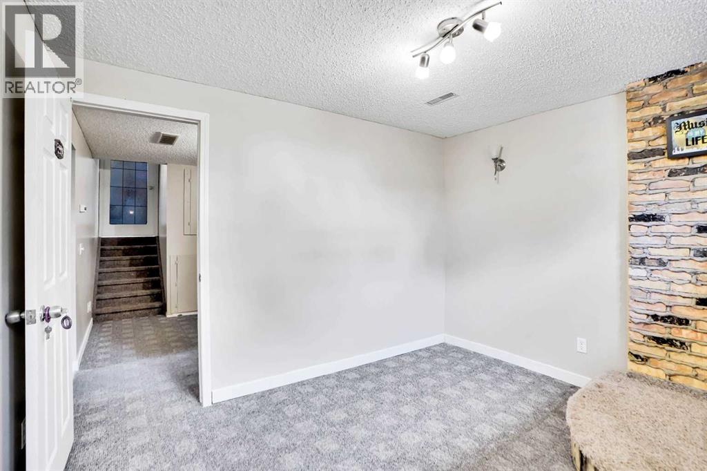 Single Family House 4 Level for Sale in  Rundlemere Road NE Rundle Calgary 