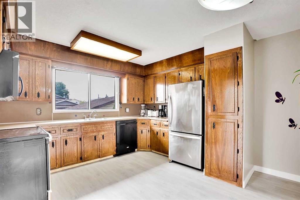 Single Family House 4 Level for Sale in  Rundlemere Road NE Rundle Calgary 