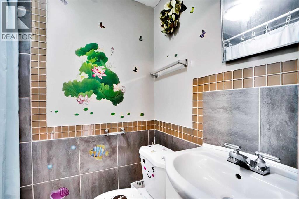 Single Family House 4 Level for Sale in  Rundlemere Road NE Rundle Calgary 