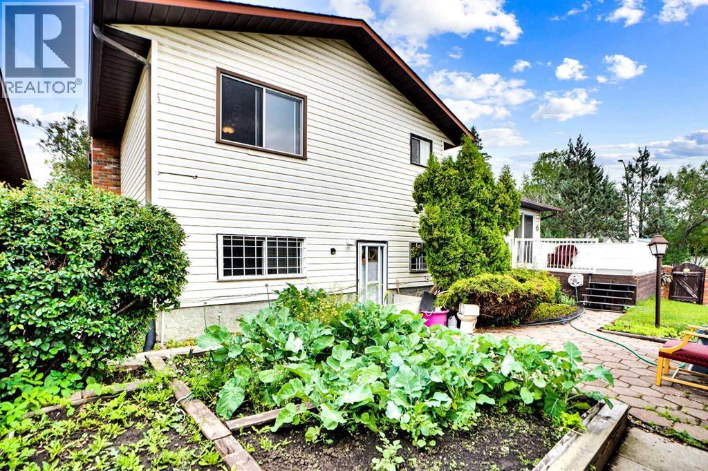Single Family House 4 Level for Sale in  Rundlemere Road NE Rundle Calgary 