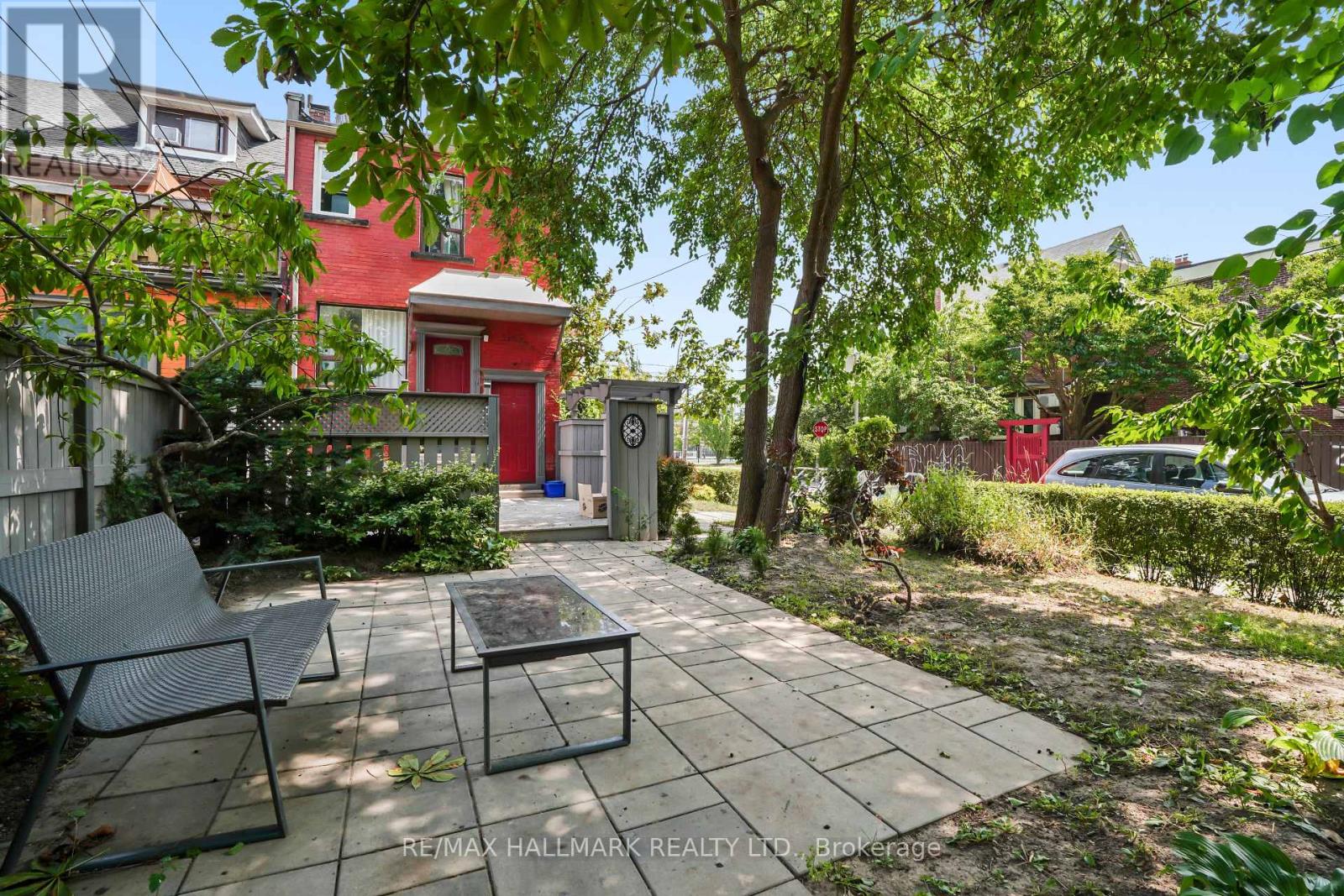 Photo 10 of Unit 2 702 Bathurst Street, Toronto ON