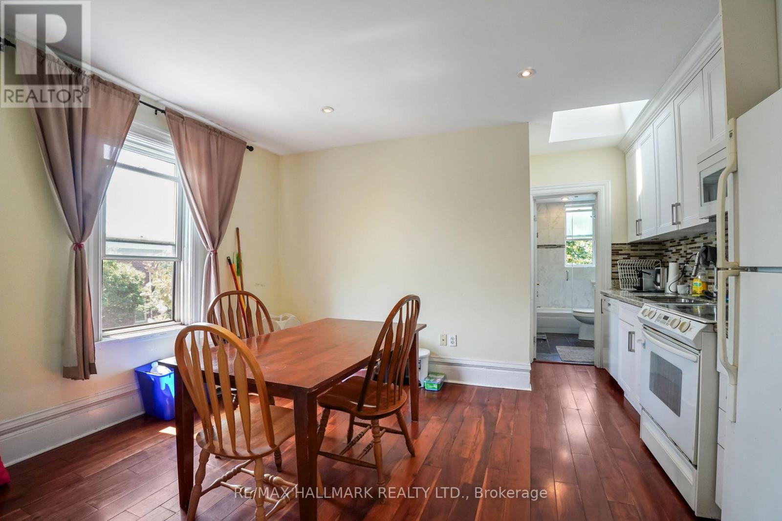 Photo 2 of Unit 2 702 Bathurst Street, Toronto ON