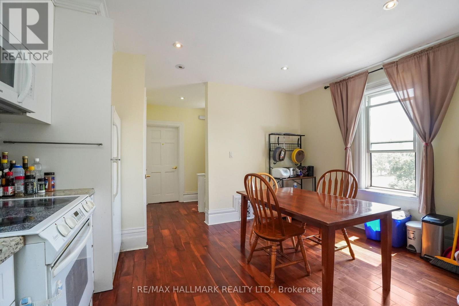 Photo 4 of Unit 2 702 Bathurst Street, Toronto ON