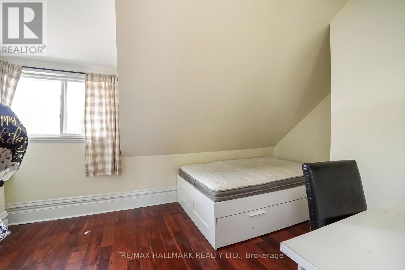 Photo 8 of Unit 2 702 Bathurst Street, Toronto ON