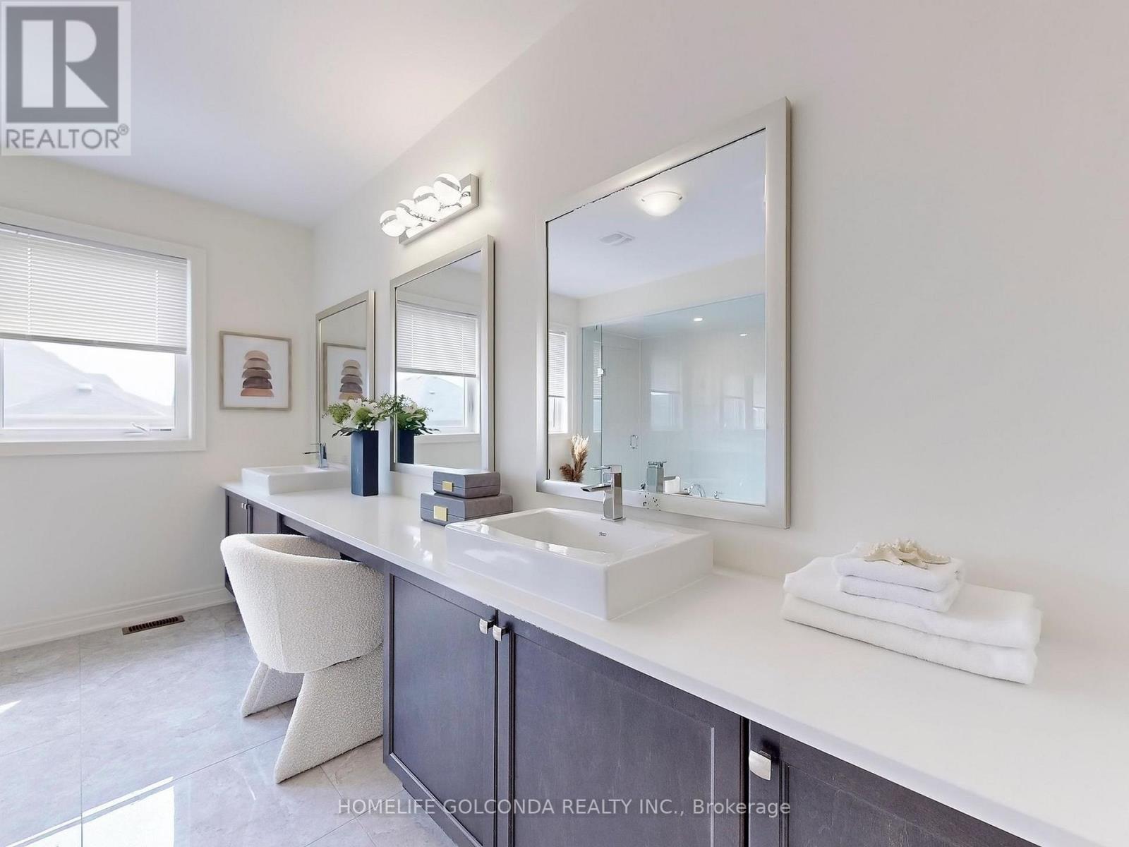 Photo 24 of 21 Planet Street, Richmond Hill ON