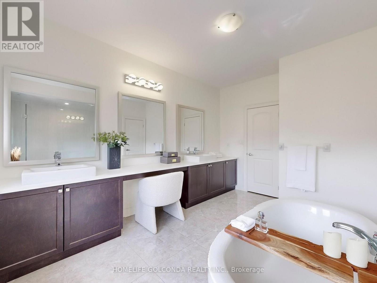 Photo 25 of 21 Planet Street, Richmond Hill ON