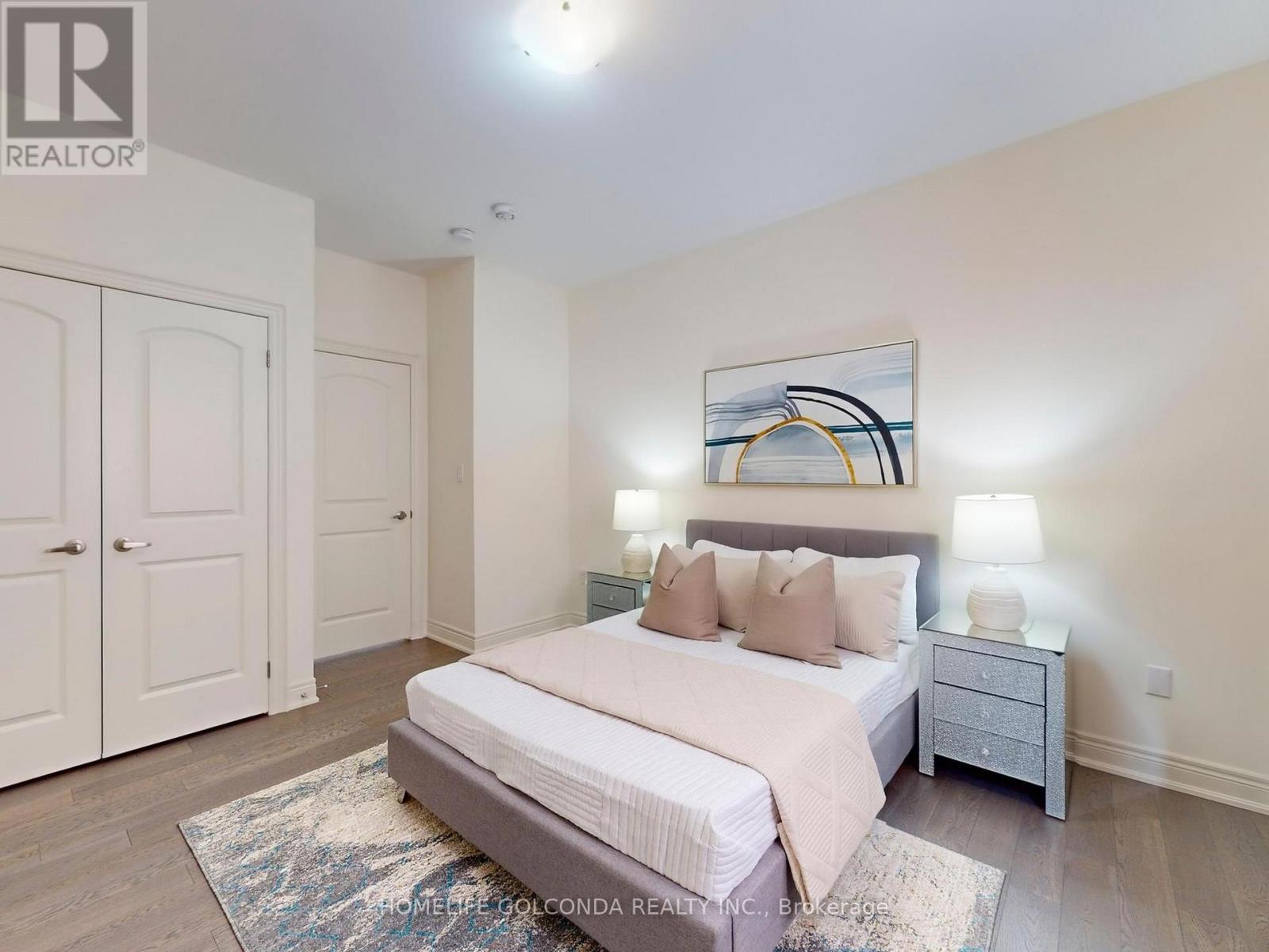 Photo 32 of 21 Planet Street, Richmond Hill ON