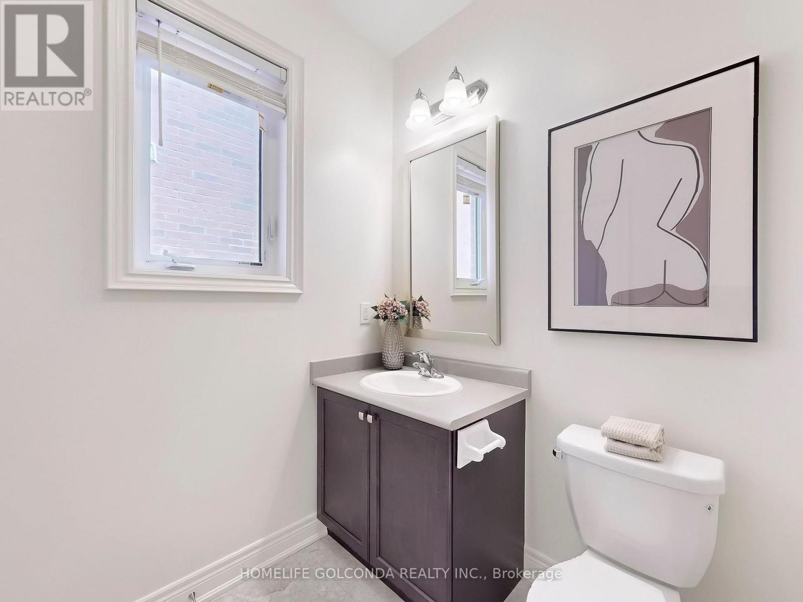 Photo 34 of 21 Planet Street, Richmond Hill ON