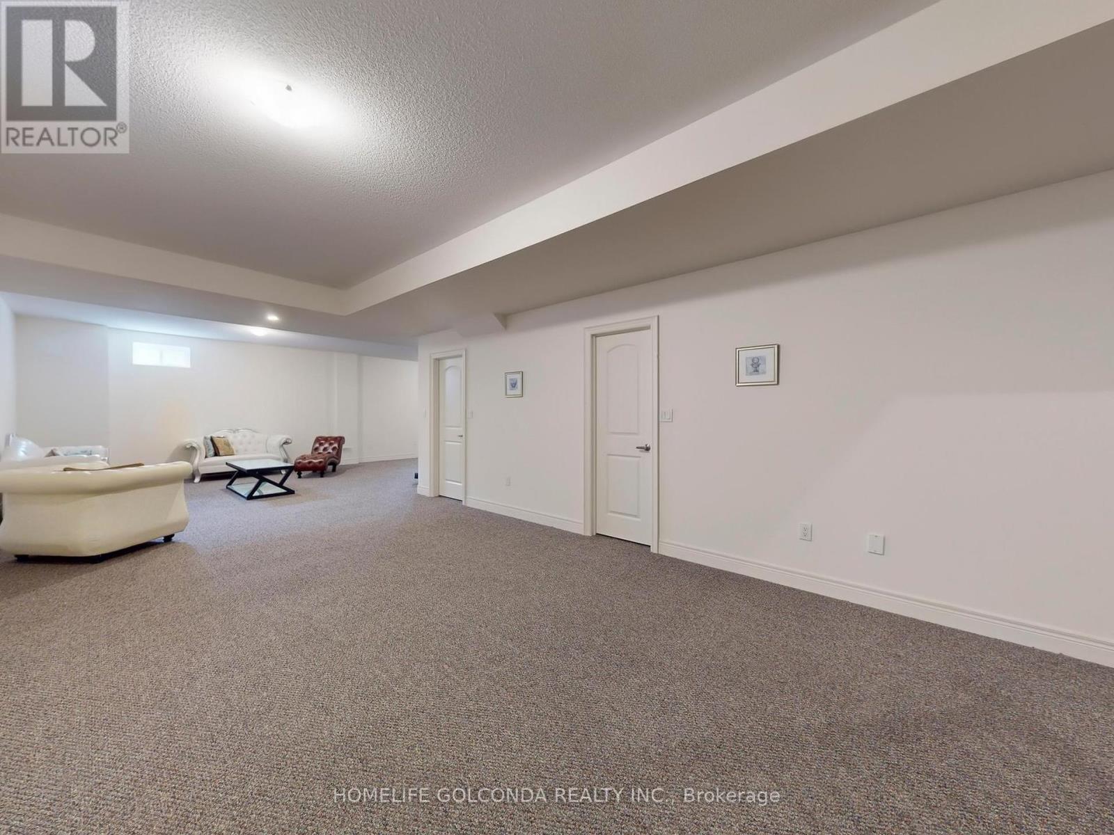 Photo 38 of 21 Planet Street, Richmond Hill ON