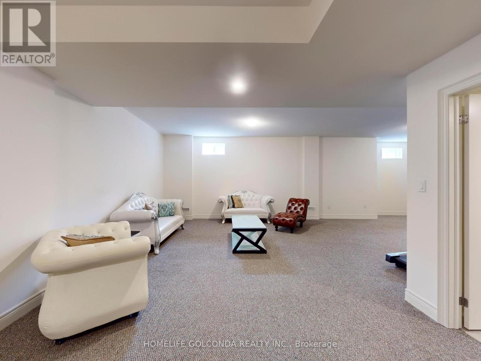 Photo 39 of 21 Planet Street, Richmond Hill ON