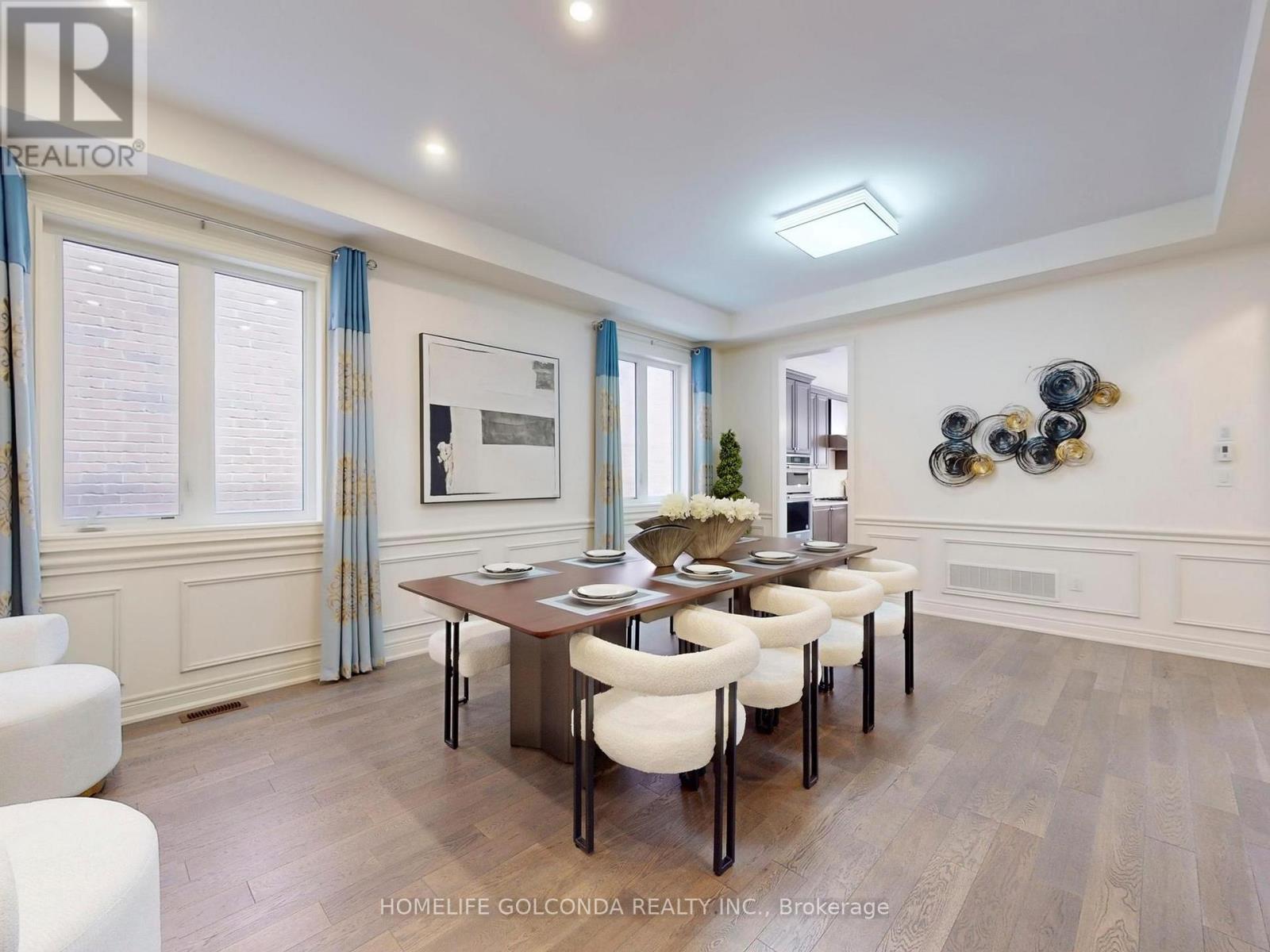 Photo 4 of 21 Planet Street, Richmond Hill ON