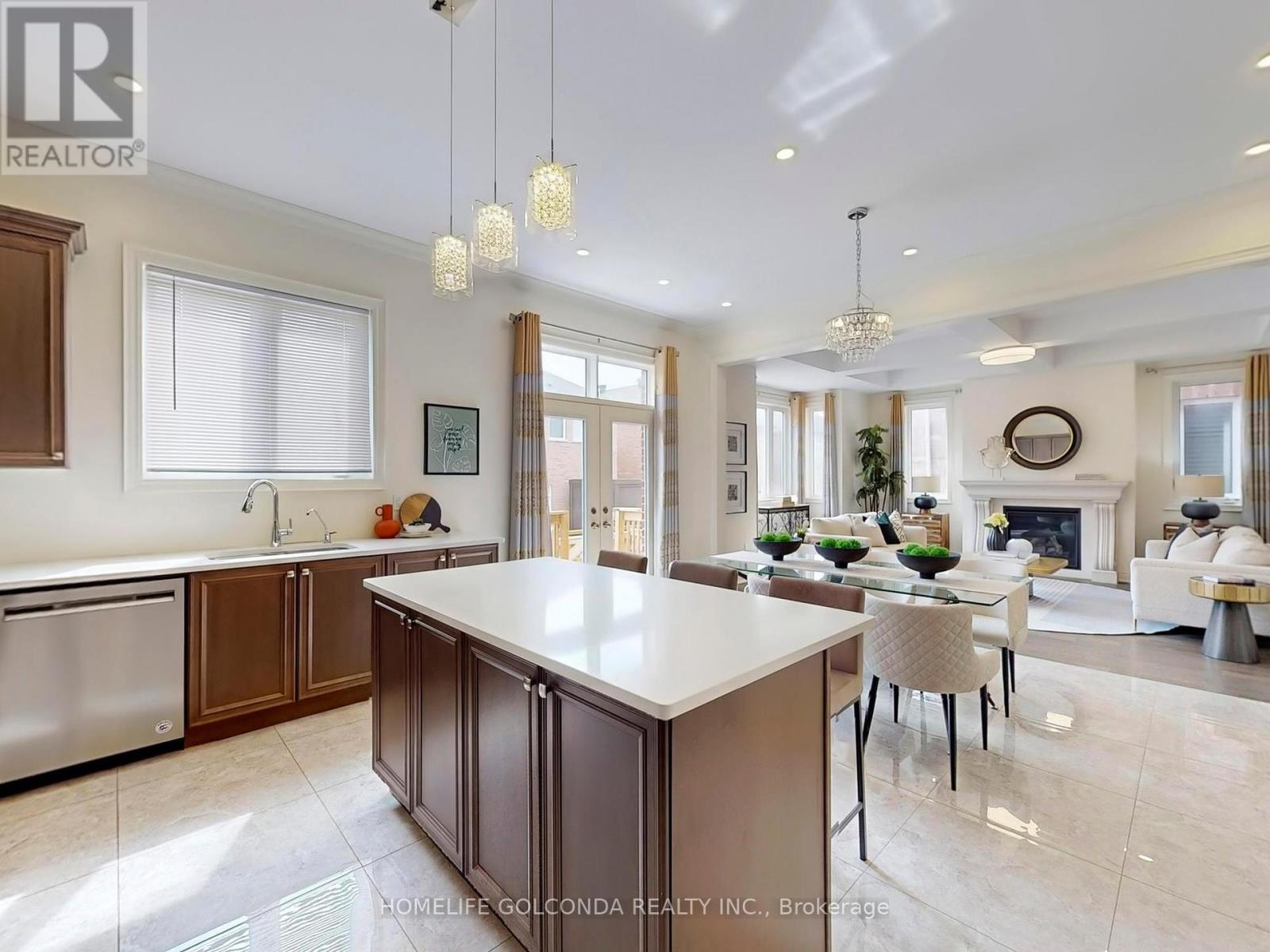 Photo 7 of 21 Planet Street, Richmond Hill ON
