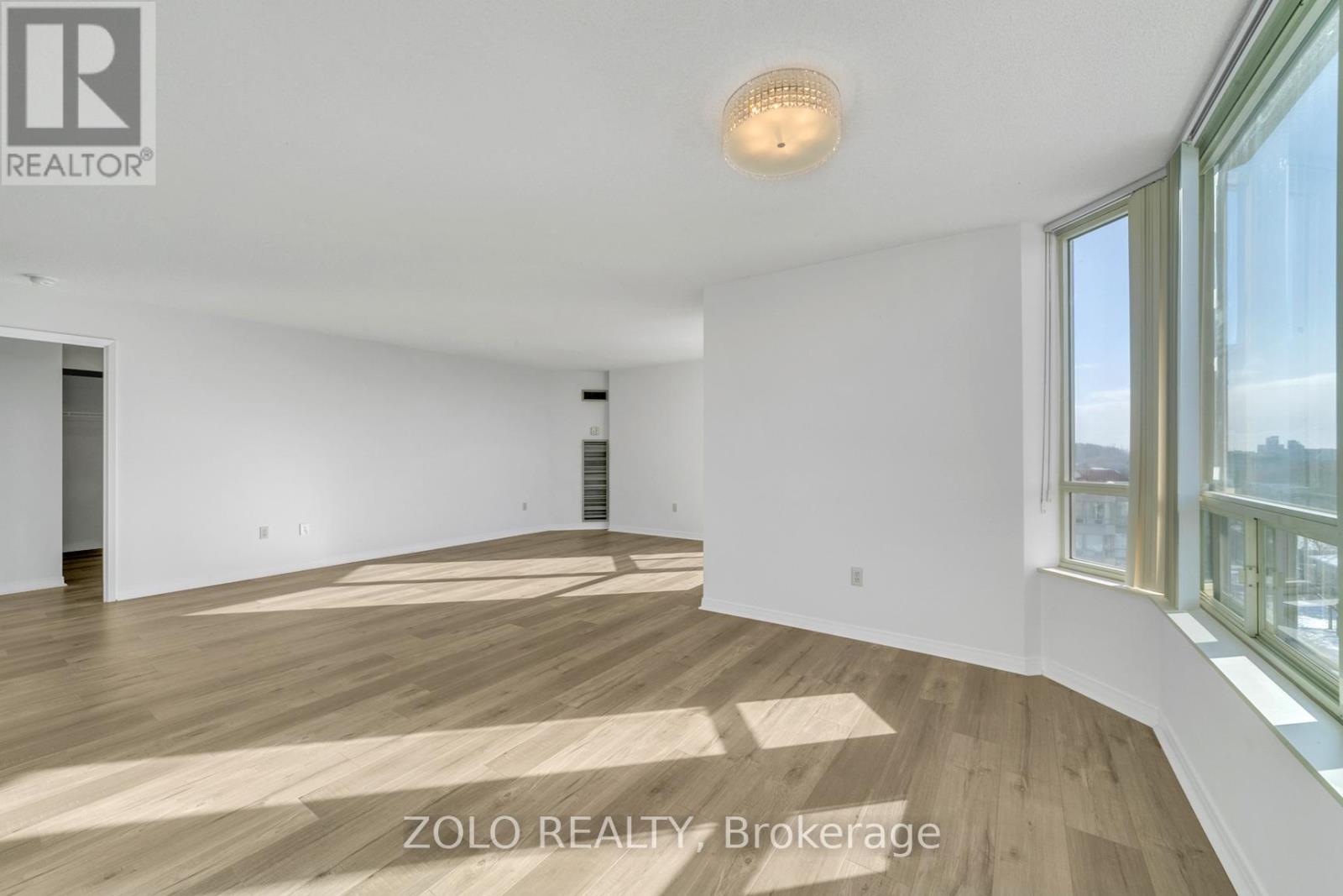 Photo 8 of 819 309 Major Mackenzie Drive E, Richmond Hill ON