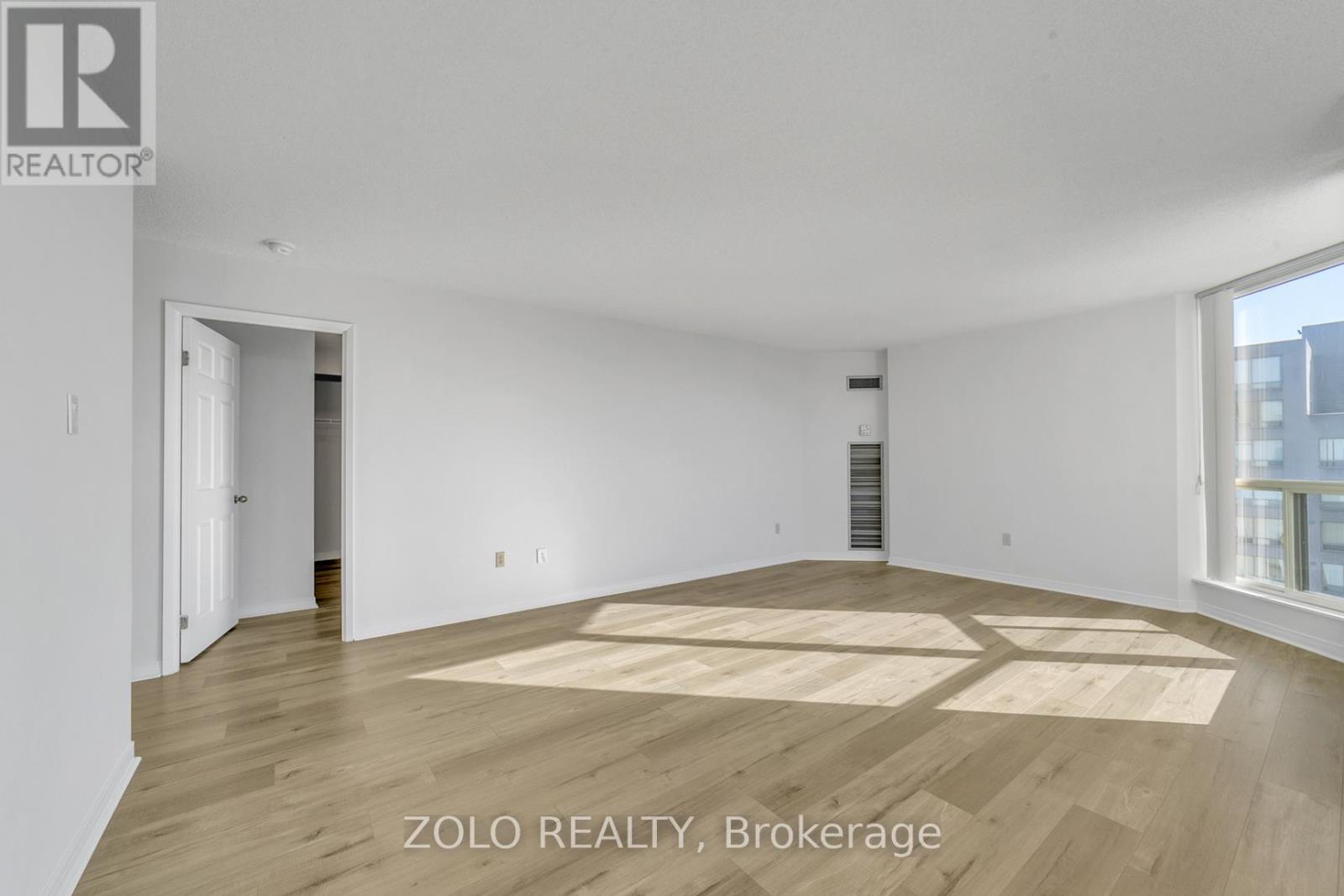 Photo 1 of 819 309 Major Mackenzie Drive E, Richmond Hill ON