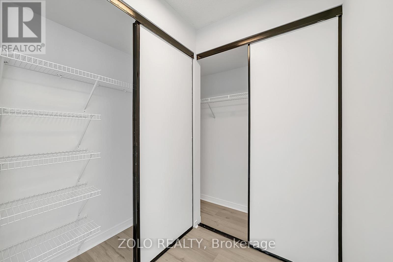 Photo 4 of 819 309 Major Mackenzie Drive E, Richmond Hill ON