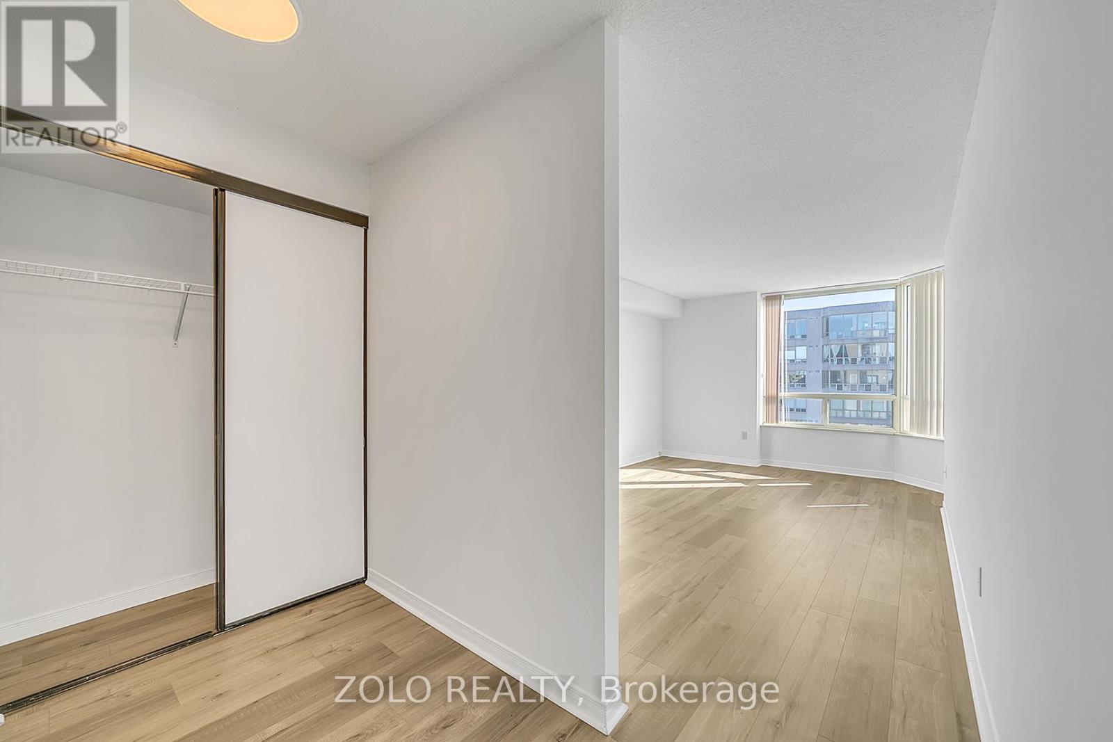 Photo 36 of 819 309 Major Mackenzie Drive E, Richmond Hill ON