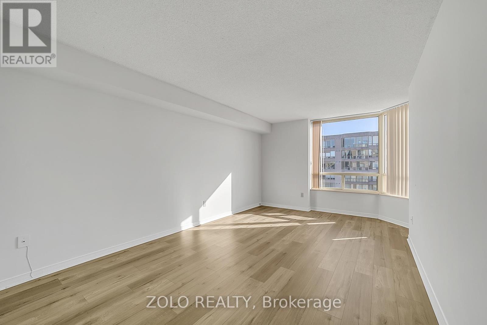 Photo 3 of 819 309 Major Mackenzie Drive E, Richmond Hill ON