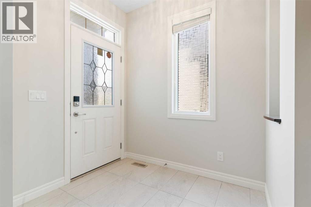 Photo 4 of 141 Sherwood Heights Nw, Calgary AB