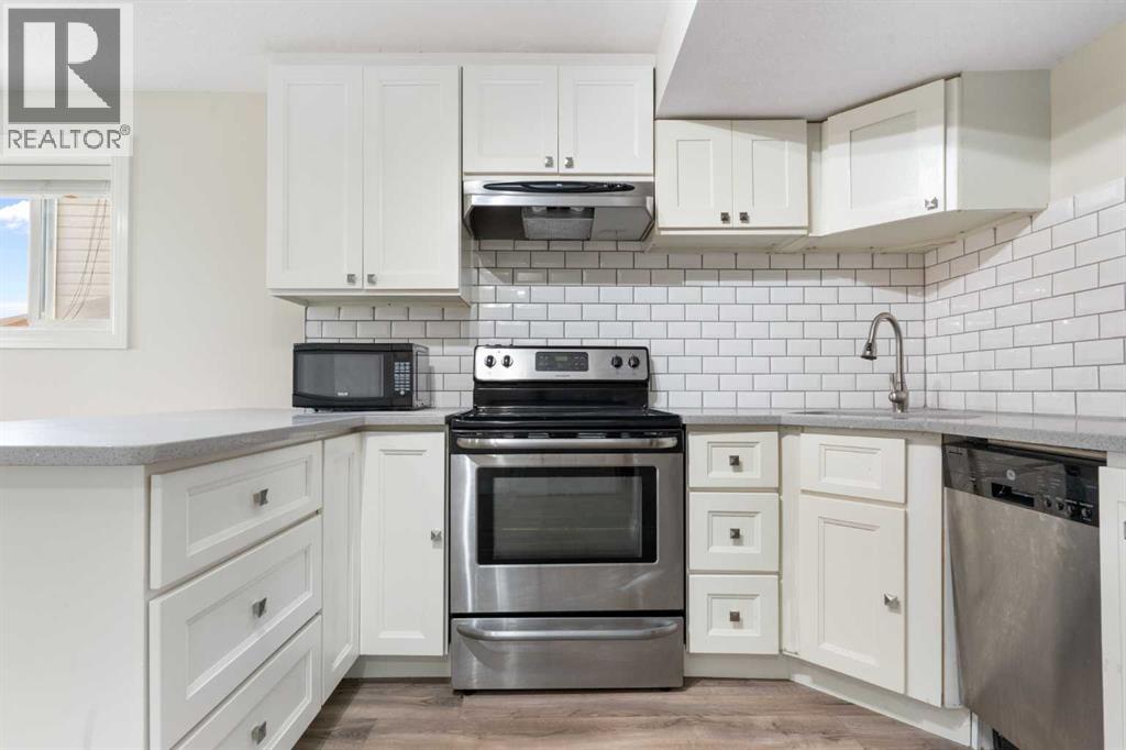 Photo 33 of 141 Sherwood Heights Nw, Calgary AB