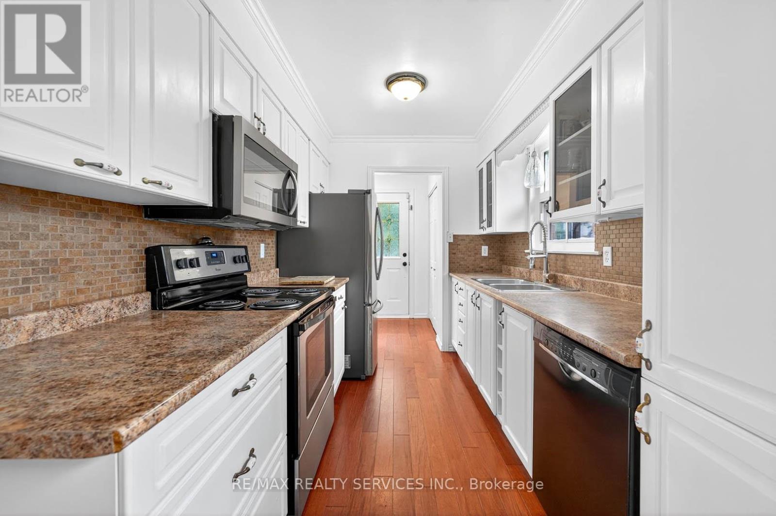 Photo 27 of 28 Chipwood Crescent, Brampton ON