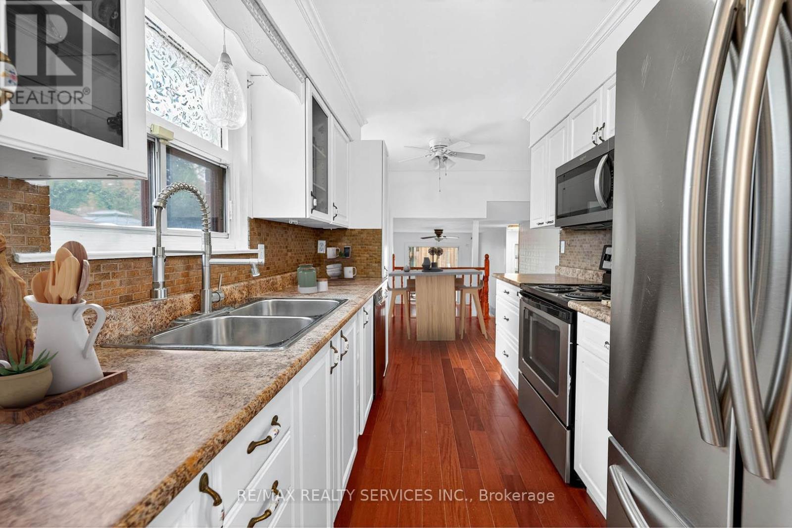 Photo 32 of 28 Chipwood Crescent, Brampton ON