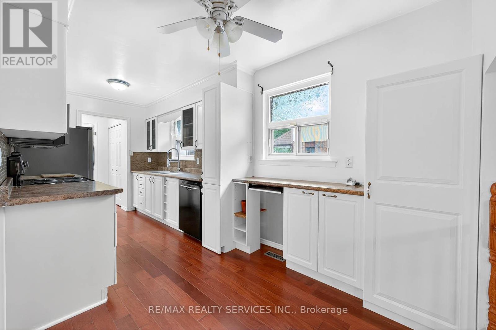 Photo 23 of 28 Chipwood Crescent, Brampton ON