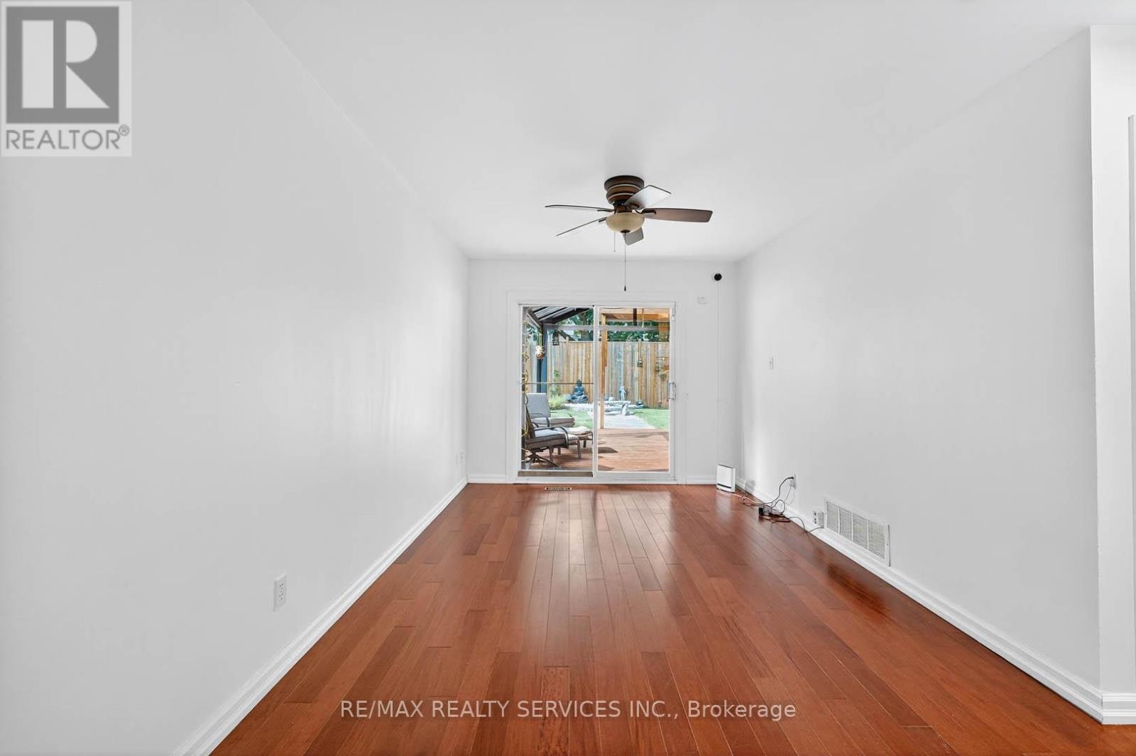 Photo 24 of 28 Chipwood Crescent, Brampton ON