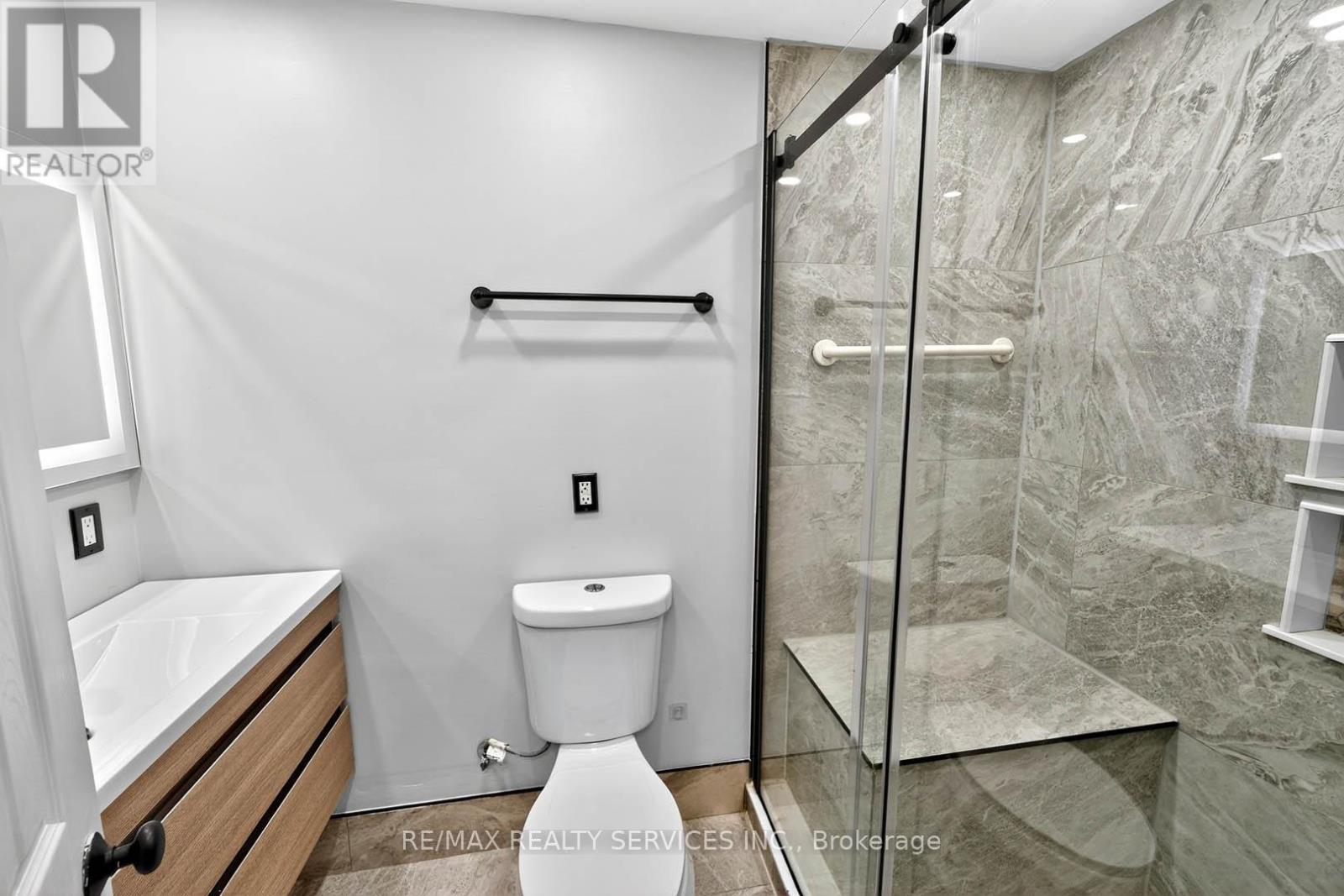 Photo 48 of 28 Chipwood Crescent, Brampton ON
