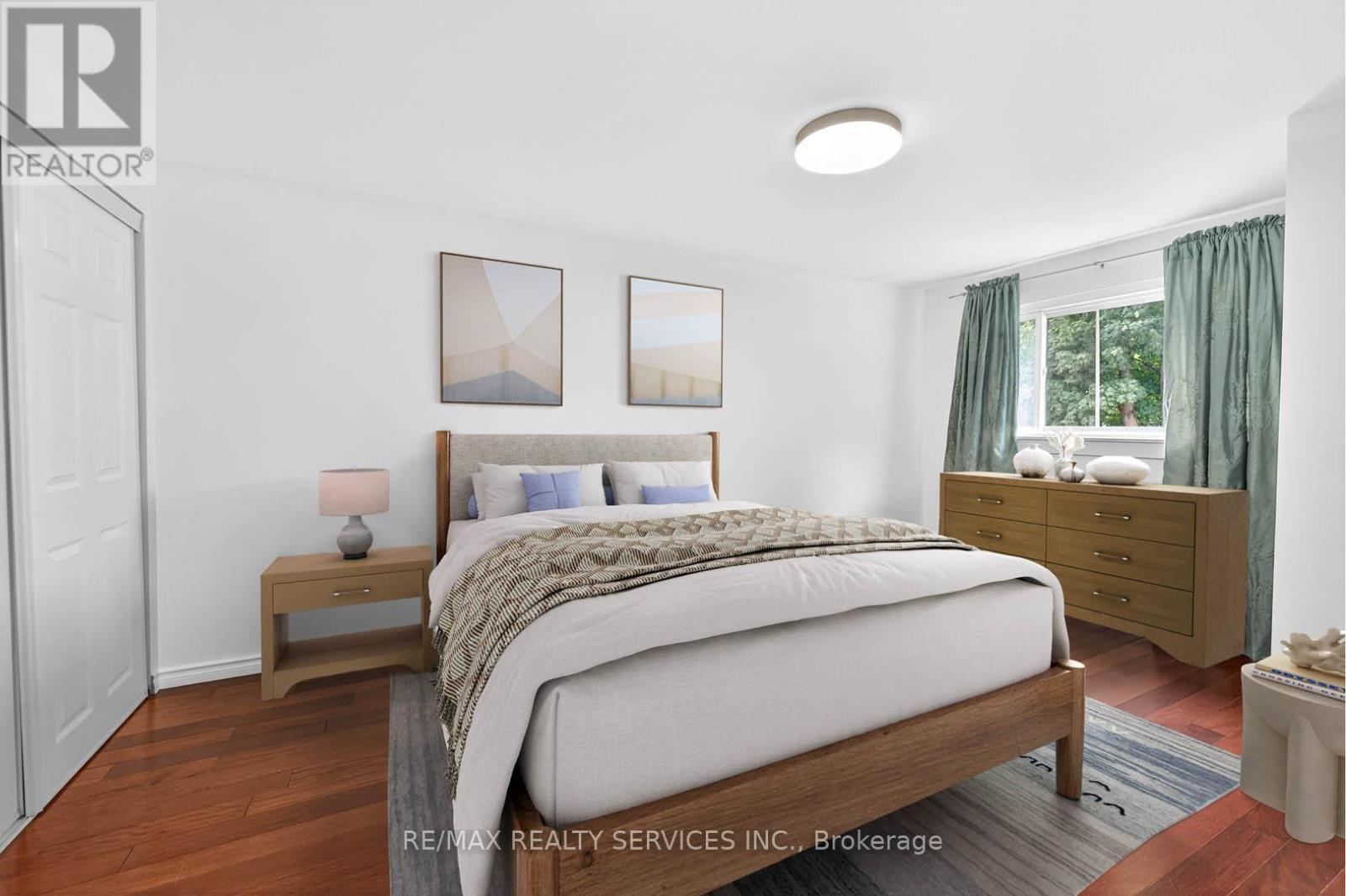 Photo 16 of 28 Chipwood Crescent, Brampton ON
