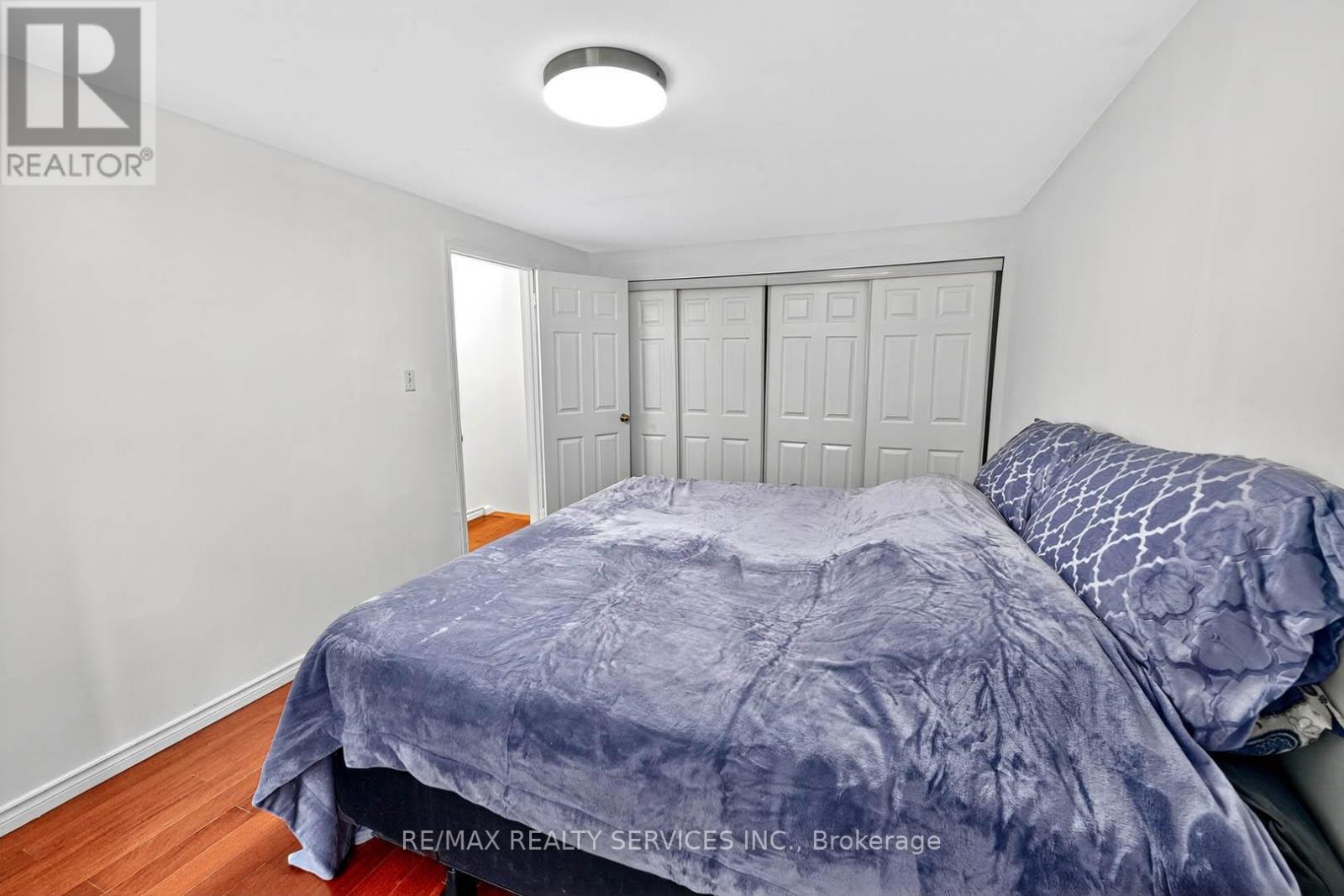 Photo 10 of 28 Chipwood Crescent, Brampton ON