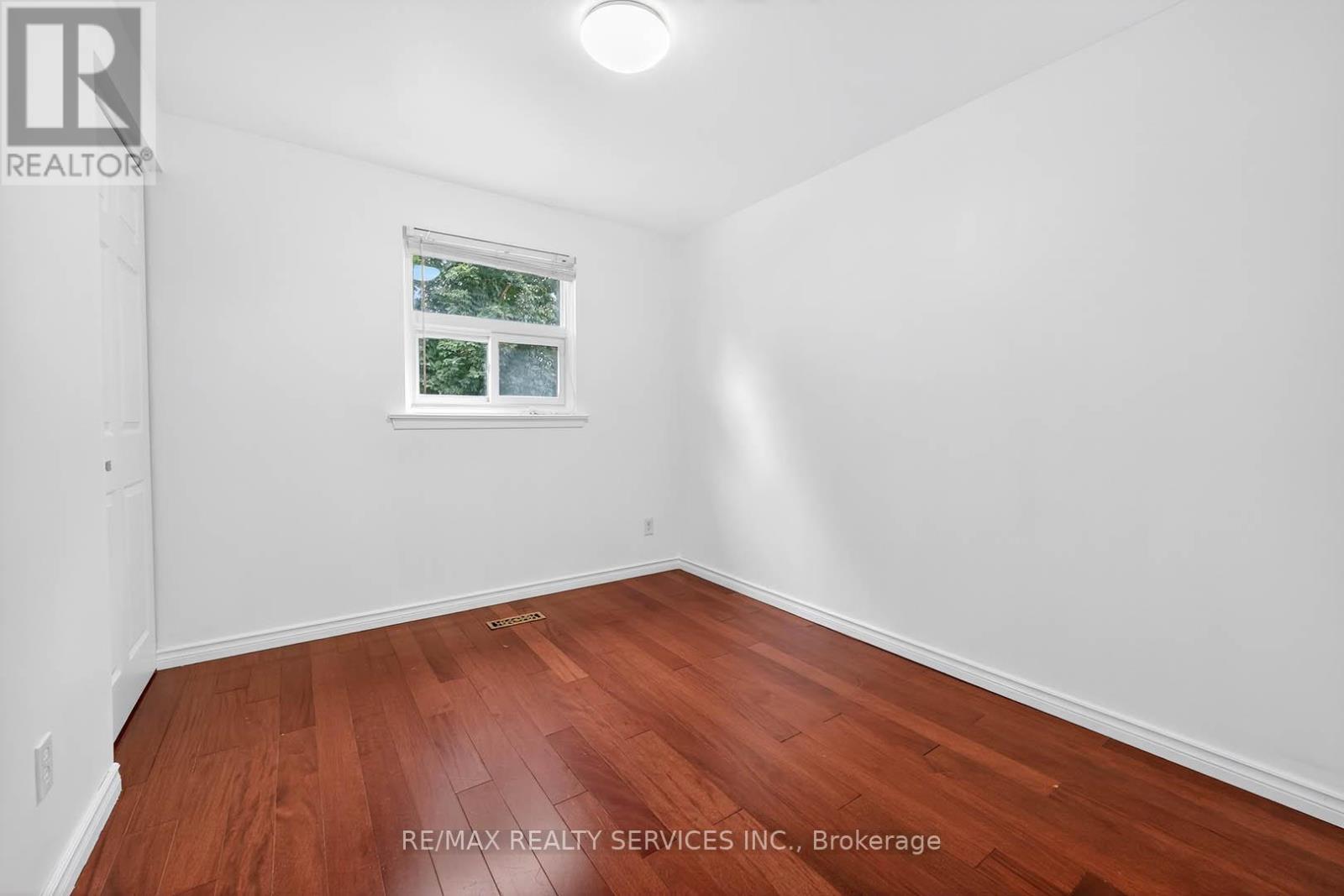 Photo 25 of 28 Chipwood Crescent, Brampton ON