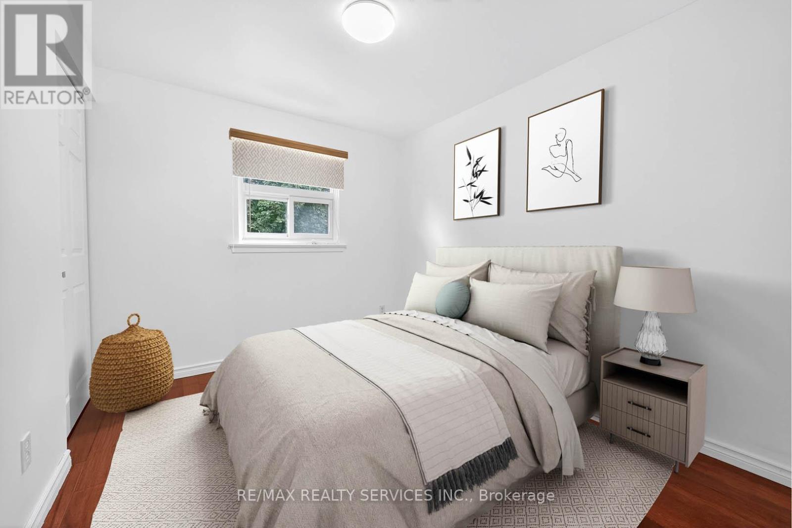 Photo 5 of 28 Chipwood Crescent, Brampton ON